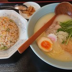 鶏白湯ラーメン らくらく亭 - 