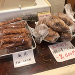 龍華餃子 - テイクアウト用の豚足と麻花。
