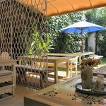 Milk & Honey Cafe - テラス席あり