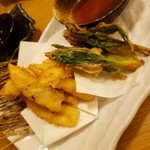 海鮮炭焼処とら太 - 筍と行者ニンニクの天ぷら