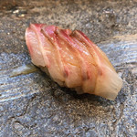 寿司栄 - シマアジ 燻してあります