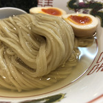 麺処ほん田 - 昆布水に浸かった麺