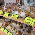 はるぱん - 可愛らしいパンがたくさん陳列されています