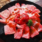 炭火焼肉一升びん - 松阪肉セット(280g) \3,000-