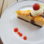 TEASER - 【2019.04】ラムレーズンのチーズケーキ(450円)