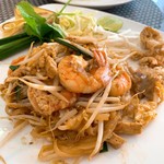 Kalpapruek - ②パッタイ海老ヌードル100バーツ(≒約350円)