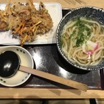 讃岐の味 塩がま屋 - かき揚げうどん