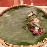 Celadon - ②生の和牛、アロエ、私たちの庭からの新鮮ハーブ入りサラダ