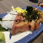 地鶏×鮮魚 個室居酒屋 もみじ屋 - 胡麻カンパチ