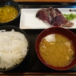 Sakura Suisan - カツオのたたき定食（500円）