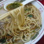 鶴はしラーメン - らーめん（麺持ち上げ）