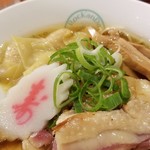 麺屋 六感堂 - 中華そば 金（醤油）＋シャポーン鶏ももタタキ増し