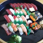 玄海鮨 - 松にぎり １  竹にぎり １  梅にぎり １  マグロにぎり １でこんな感じ