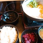 Shabushabu Sukiyaki Dontei - 鶏とろろ鍋膳