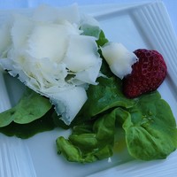 レストラン ラ・マーレ - モッツァレラチーズ　イチゴ　シトラスのサラダ仕立て