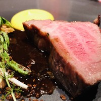 L'EAU - 沖縄産アグー豚　塊で火入れした肩ロース　菜の花のピュレ　マッシュルームのパウダー　蕗の薹のフリット