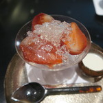 日本料理 晴山 - 苺シャーベット、マスカルポーネ