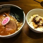 麺や 六三六 - 六三六ラーメン＋豚ほぐし飯