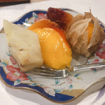 うを徳 - フルーツ盛合わせ（マンゴー･ピーチパイン･ブラッドオレンジ･ほうづき）