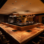 ラム焼肉専門店 lamb ne - ライブ感のあるカウンター。主役はカウンターです