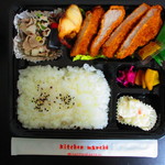 キッチンマルシェ - 自分が購入したお弁当がコチラ。大盛りで570円(税込)です。