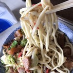 波止場食堂 - そばに到達するまで大変です(汗)
麺は太麺でコシがあって美味しい。