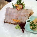 牛たん炭焼 利久 西口本店 - どんこ刺身、肝和えで絶品