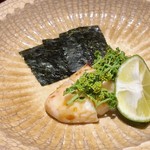 銀座 しのはら - 炭火焼き虎河豚白子様、花山椒のせ