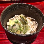 銀座 しのはら - ◆自家製手打ち蕎麦 こごみの天婦羅添え・・蕎麦はお弟子さんの手打ちだそう。関西風の出汁の効いた汁がいい味わい。