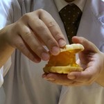 銀座 しのはら - フォアグラとマンゴーの最中は手渡しで・・