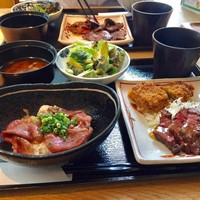 肉寿司 肉和食 KINTAN コレド室町 - 13時以降の豪華限定メニュー 上遅得　1,580円、さがりステーキ、メンチカツ、和牛サーロインの牛丼がセット