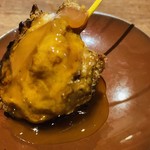 やきとり 嶋家 - 卵を割って食べる。