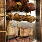 Yakitori Sengoku Ya - つくね、レバー、ぼんぼち、豚バラ、タン。
                      