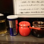 横浜家系らーめん 武術家 - 卓上の薬味類