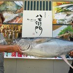 Za Dainingu Yosa Hachiemon - 看板＆漁師海人＆キハダマグロ