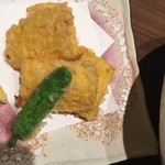 酒湊 - とうもろこしの天ぷら(半分食べちゃってます…)