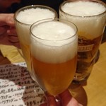 魚と創作料理 だん - オフ会でお腹いっぱーいとか言いつつオフ会のあと、なぜか3人で終電まで二次会(笑)
            まぃまぃはシャンディガフで乾杯～