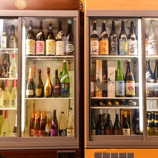 オーナーが全国各地から厳選したお酒をご用意。お好みで愉しめる