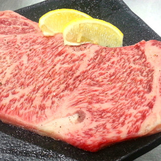 「お肉の王様」“松阪牛”をリーズナブルに楽しめるのが魅力！