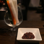 焼き鳥 とりら - 鳥そぼろ味噌とステイックサラダ