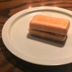 焼き鳥 とりら - 白レバー最中