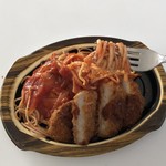 マルカンビル大食堂 - 駅弁のナポリかつはこんな感じ…濃厚ソースと柔らかお肉で美味しいよ♪