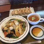 三宝亭 - ミニ中華飯と半額餃子 782円