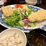 喝 - ロースカツ定食@1300円＆ヒレカツ定食@1500円   2人前が一皿に盛られてきます！これならシェアしやすいからグー✊低温調理のとんかつは柔らかくジューシーで衣はサクサク！絶品でした！