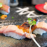 琉球回転寿司 海來 - 大トロ濃厚雲丹ソース炙り1000円