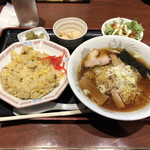 Shanhai Shokudou - チャーハン&ラーメンセット 850円