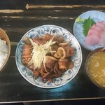 大衆料理　川治 - やりいかの煮付けとひらまさの刺身で\1010(19-04)