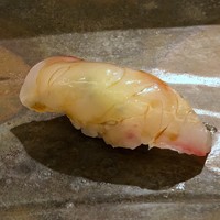 鮨 そえ島 - ◆天然・縞鯵（五島）・・鯵の中でもトップクラスの高級魚、1万円コースでコレを出されるキップの良さに感心します。 旨みが濃厚で美味しいこと。