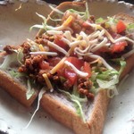 カフェ月星 - タコスオープントースト