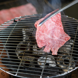 霜降りの上質な脂が口の中でとろける自慢の焼きすき！